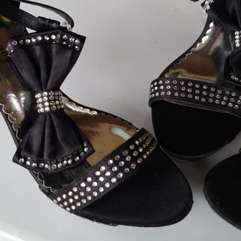 Heel - Picture 3 of 3